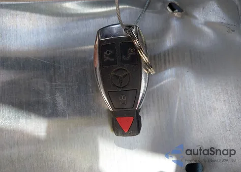 2015 Mercedes-Benz C 300 Luxury/Sport из США, поврежденный, VIN 55SWF4JB1FU074097